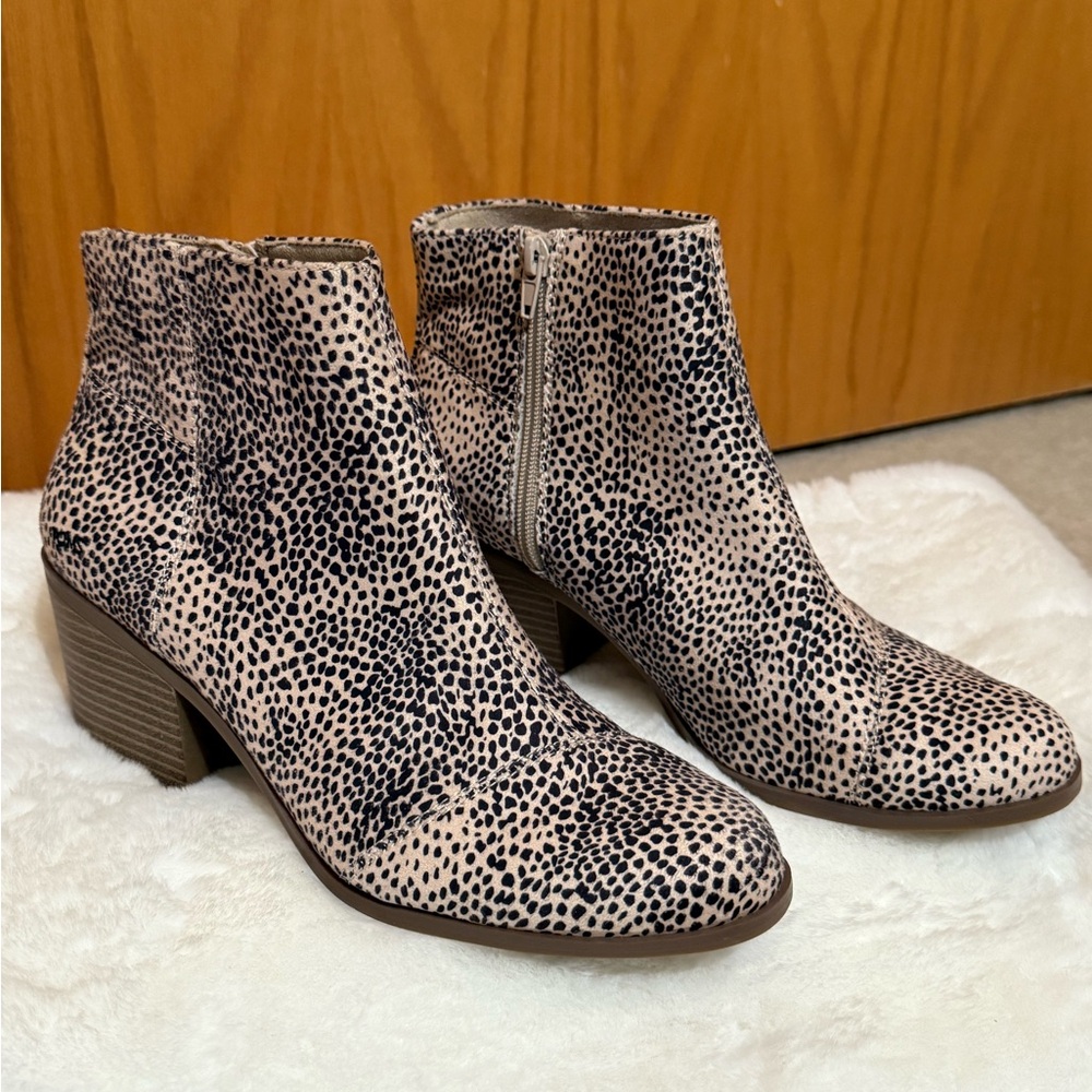 Toms Black and Cream Cheetah Suede Ankle Boots